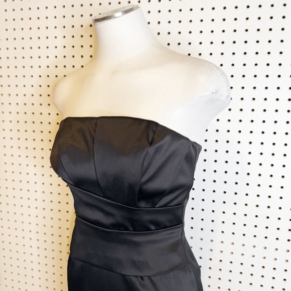 White House Black Market | LBD Little Black Dress, Strapless Mini Dress Sz. 2 - Picture 3 of 5